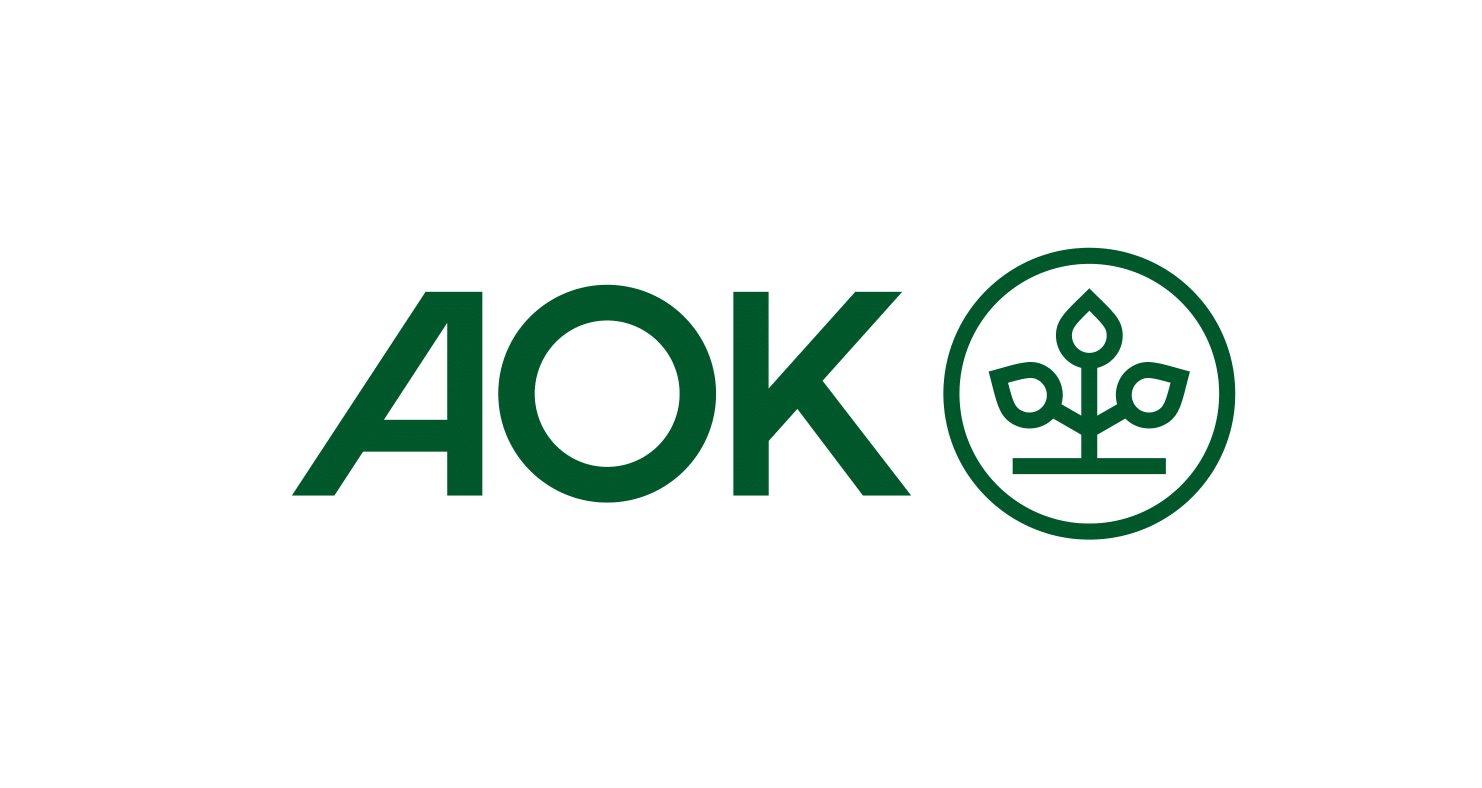 Das AOK-Logo zeigt den grünen Schriftzug „AOK“ und ein rundes Symbol mit einer stilisierten Pflanze.